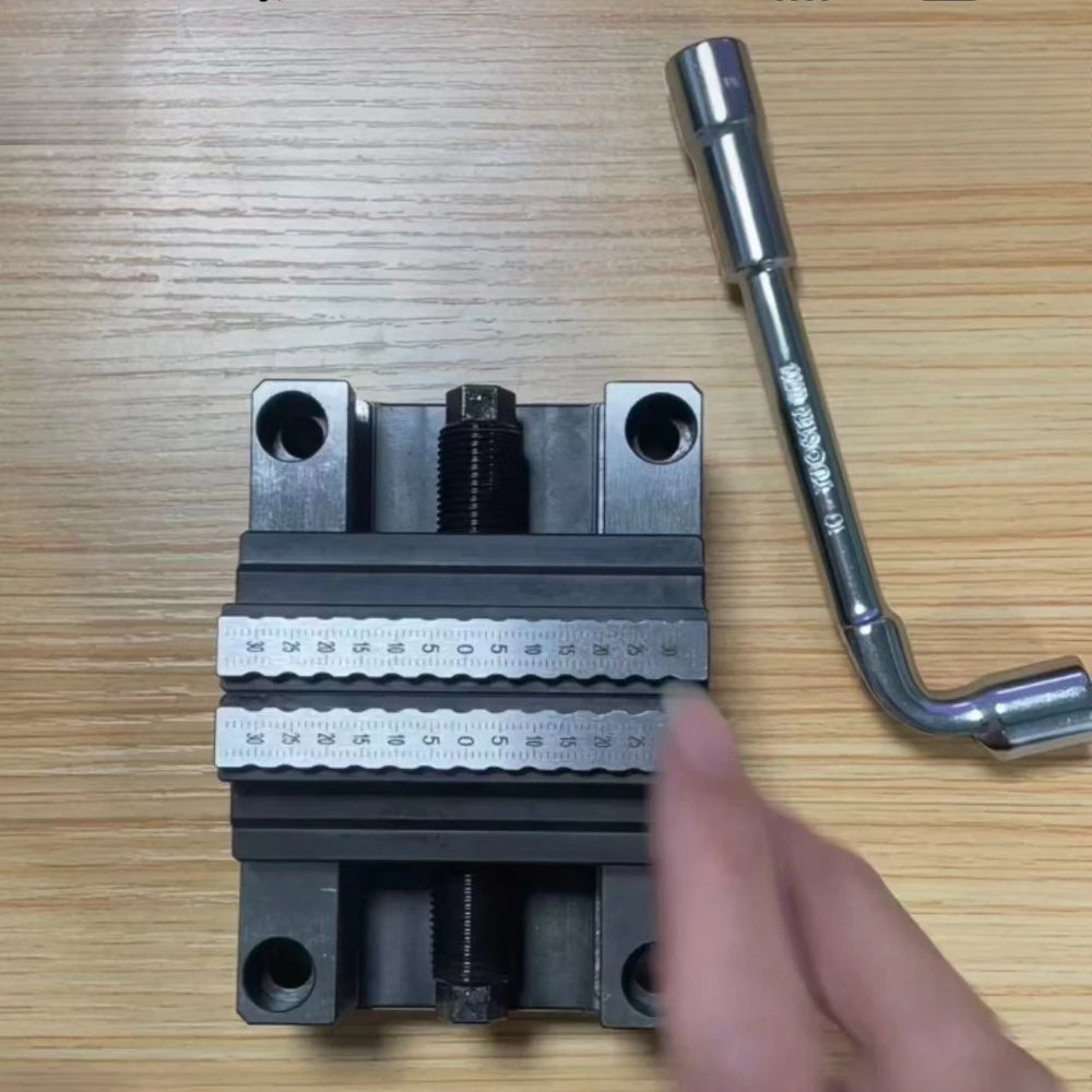 Precision CNC Vise Four Axis Five Axis Turntable Fixture Self Centering CNC Machining Center Concentric Flat Nose Pliers