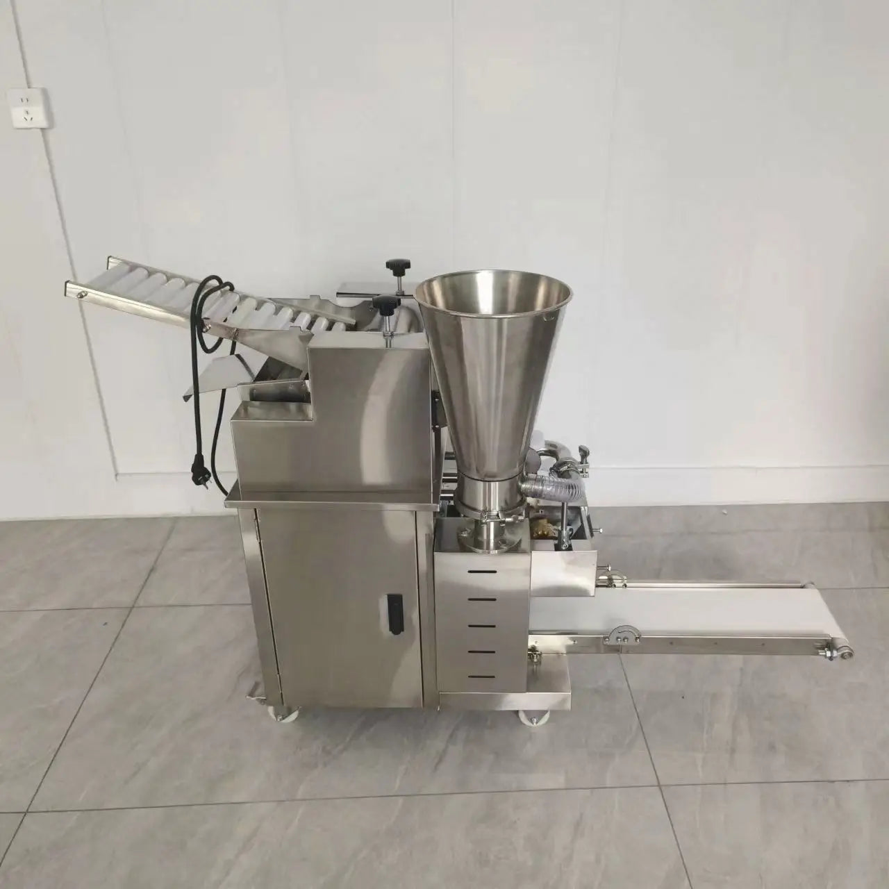 Peeling  Manufacturing Machine Sell Like Hot Cakes Folding Dumpling Meat Stuffing Crimping Machine Handmade Dumpling Machine