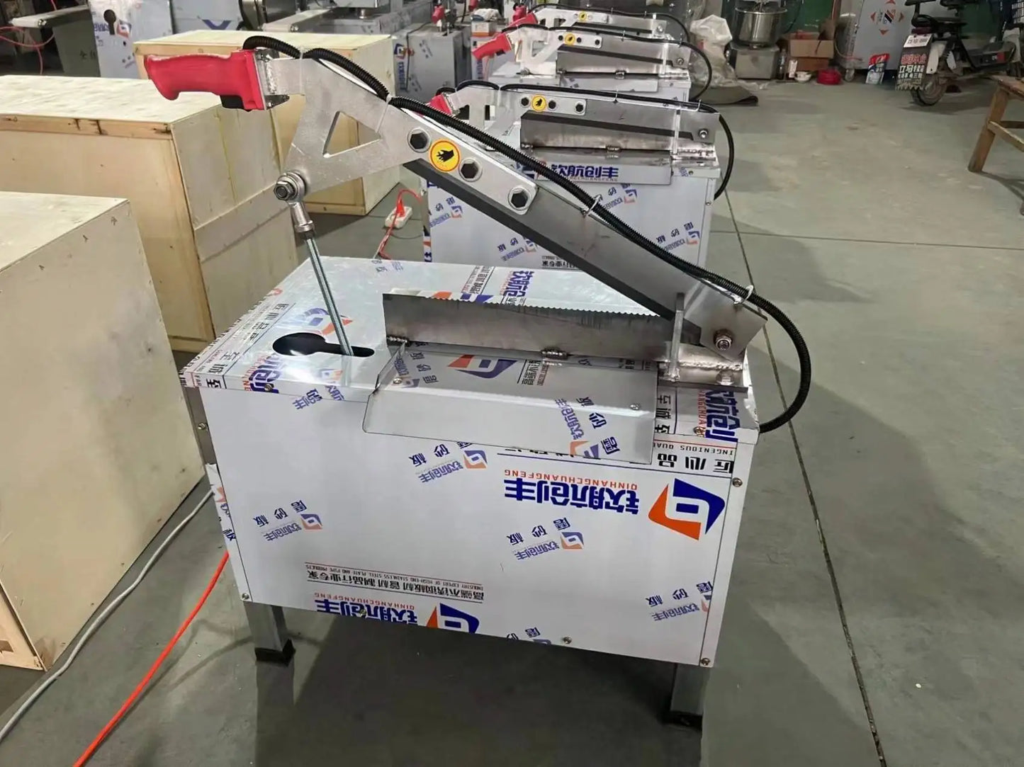 Mutton Frozen Fish Cutter Pork Ribs Hydraulic Bone Cutter Commercial Pig Trotters Guillotine Beef